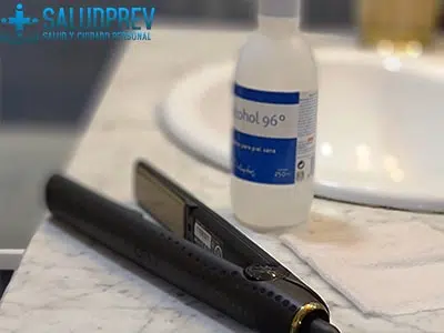 produtos para a limpeza de pranchas de alisar o cabelo