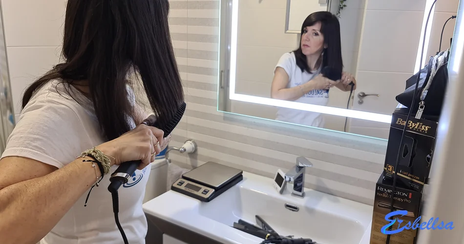 utilizando a escova de alisamento GHD Glide