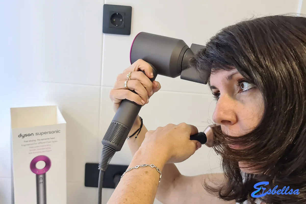 A secar com o Dyson Supersonic para comprovar o seu equilíbrio