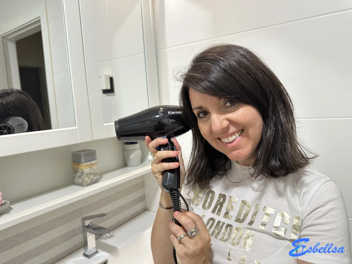 a secar o cabelo com o Karmin G3 durante os nossos testes