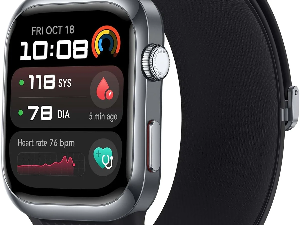 Ecrã do HUAWEI Watch D2 a mostrar a sistólica e a diastólica, ao lado da bracelete com a braçadeira insuflável